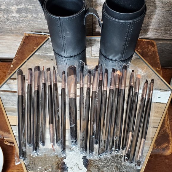 Makeup Brushes - Set of 20 - Black Handles - 6" long - with Leather Travel Case - Picture 10 of 11